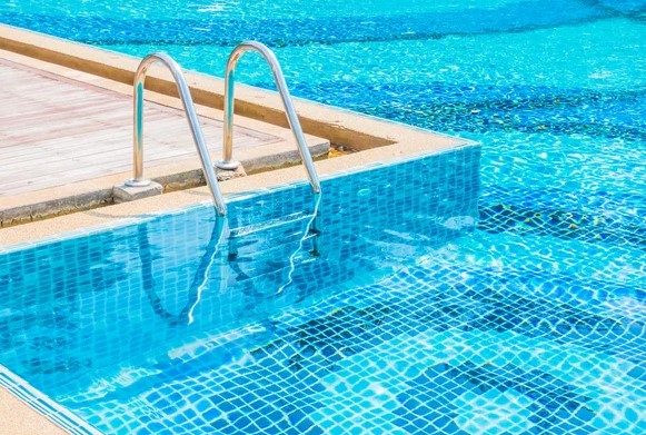 Echipă Profesională Servicii Piscine